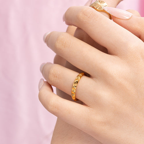 Nour Pyramid Ring Gold