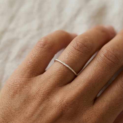 Skinny Twist Ring Silver