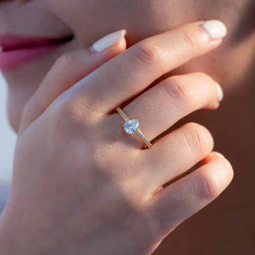 Teardrop Pave Ring Gold