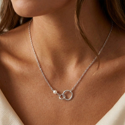 Interlocking Pearl Necklace