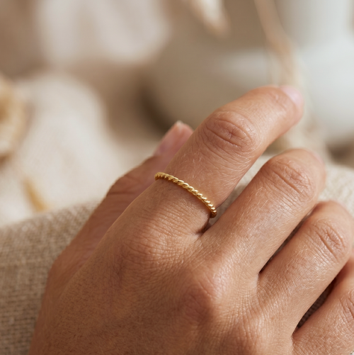 Skinny Twist Ring Gold