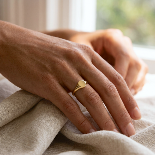Minimal Signet Ring Gold