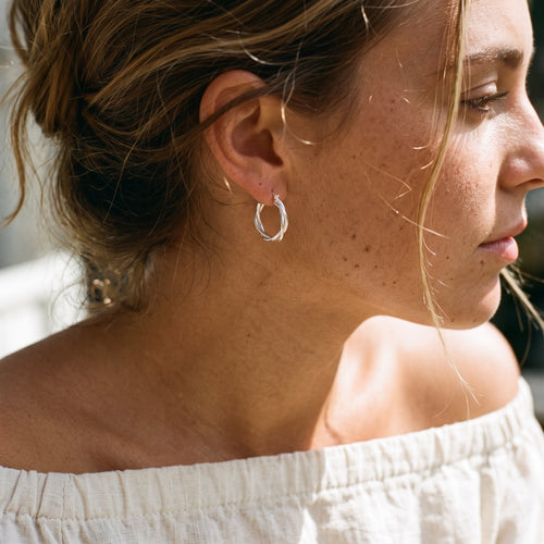 Zarah Double Twist Hoop