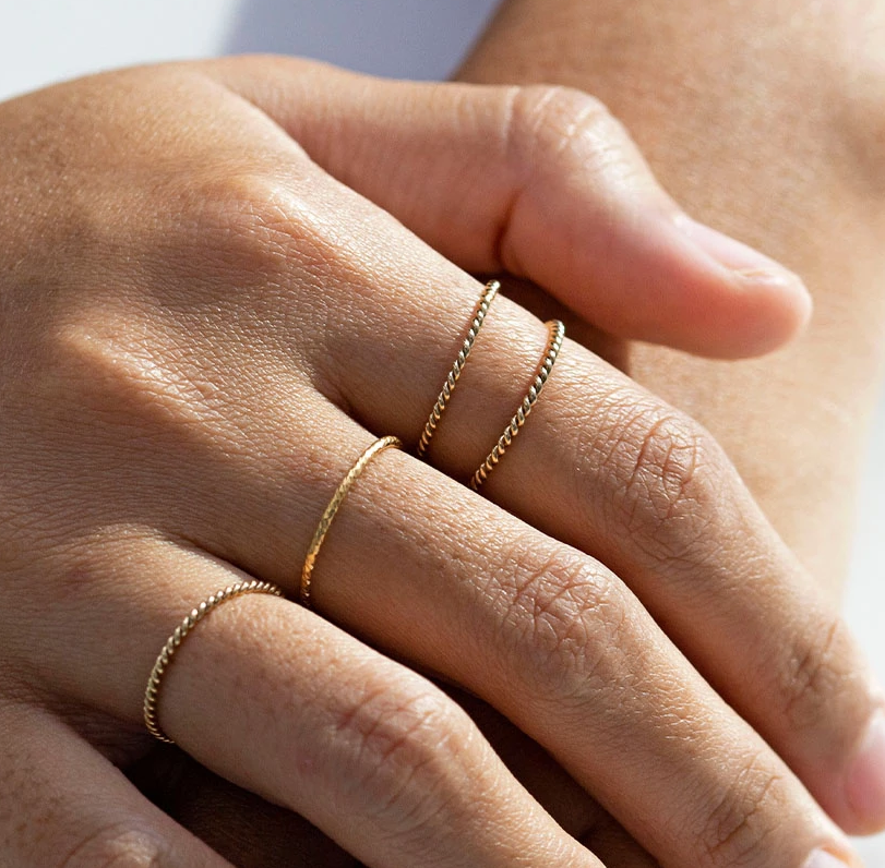 Skinny Twist Ring Gold