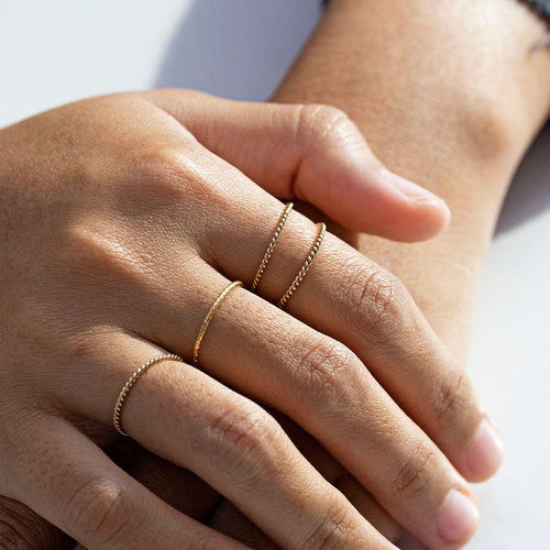 Skinny Twist Ring Gold