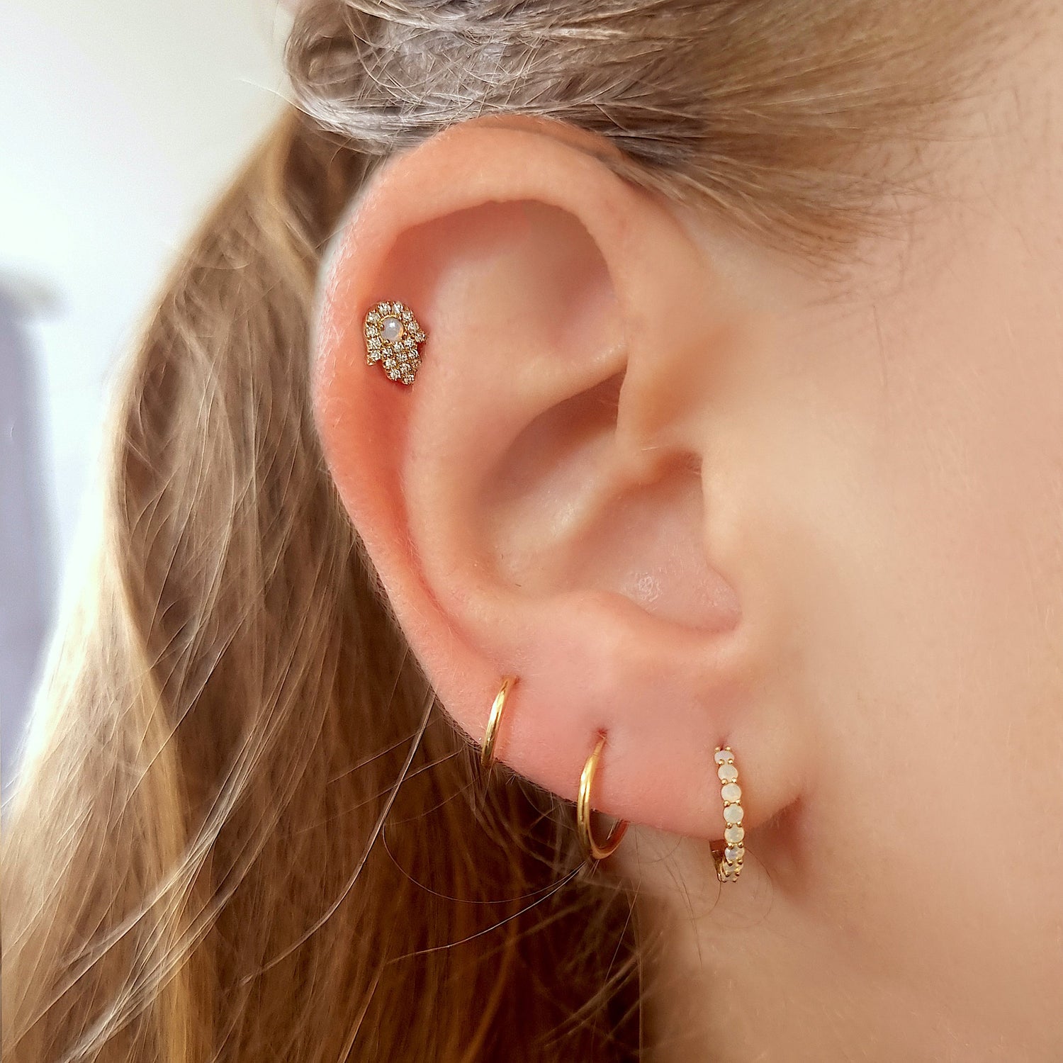 Color:Yellow Gold
Option:Single
Option:Pair