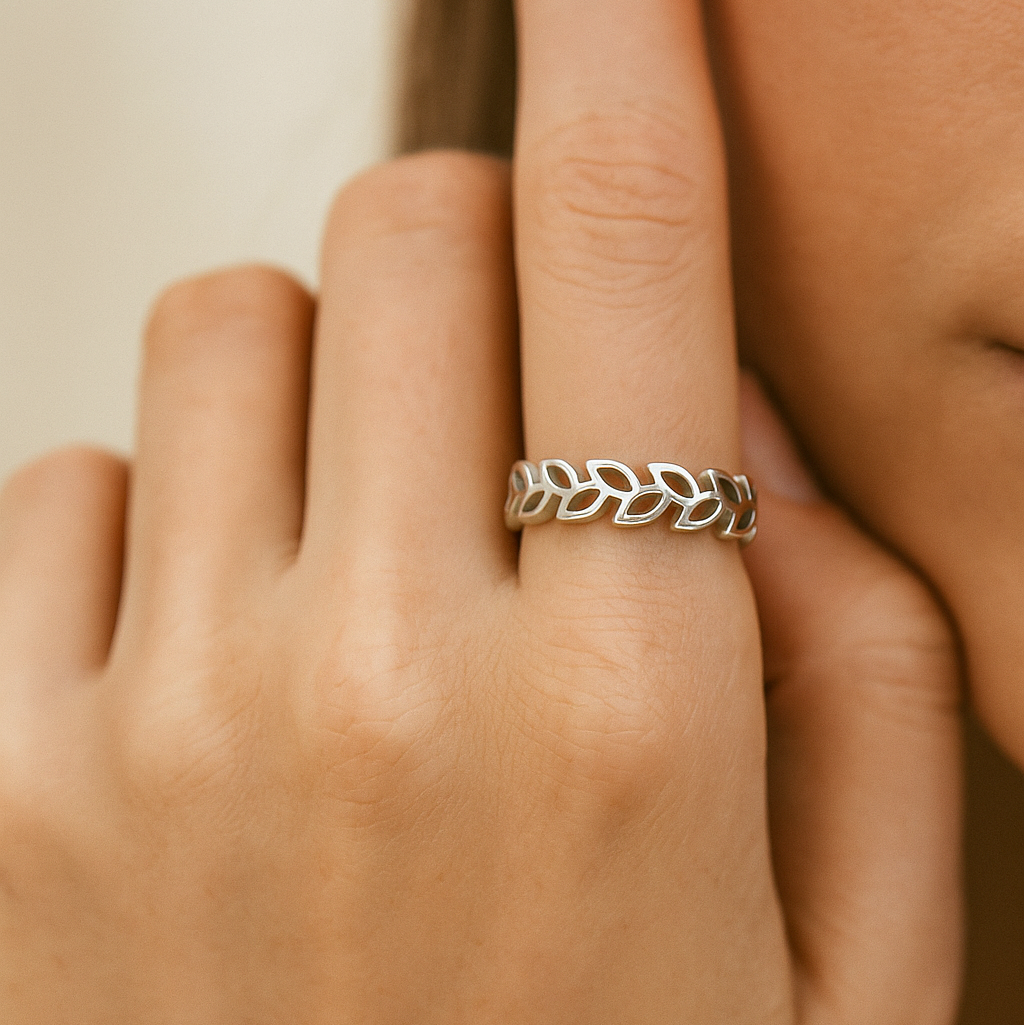 Cut-Out Leaf Ring Silver