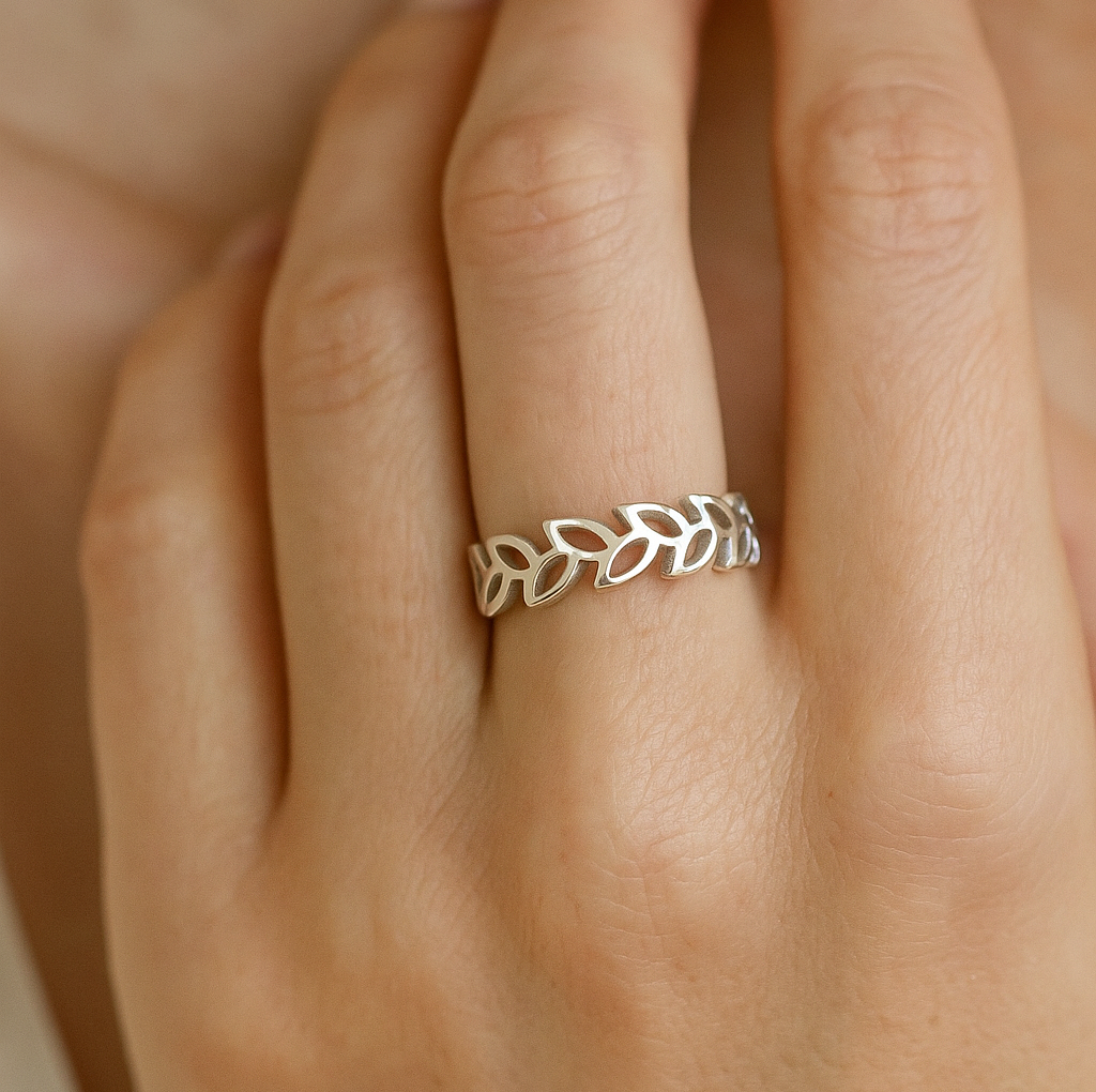 Cut-Out Leaf Ring Silver