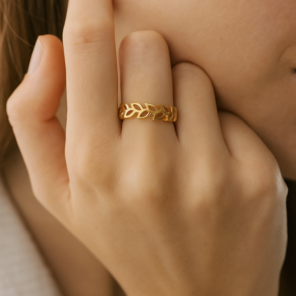 Cut-Out Leaf Ring Gold