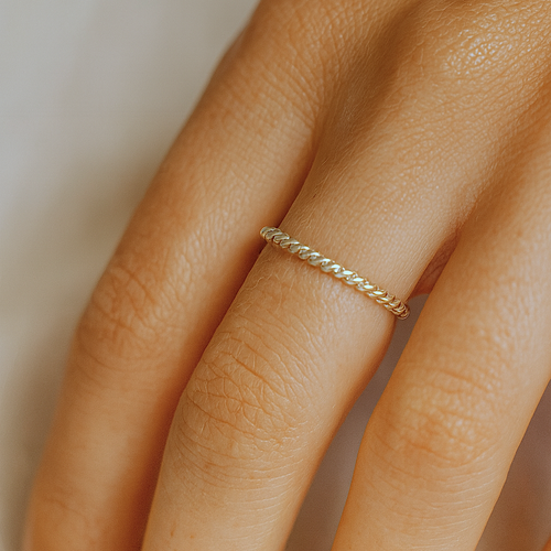 Skinny Twist Ring Silver