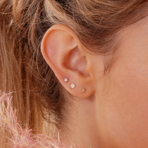 Color:Yellow Gold
Option:Single
Option:Pair