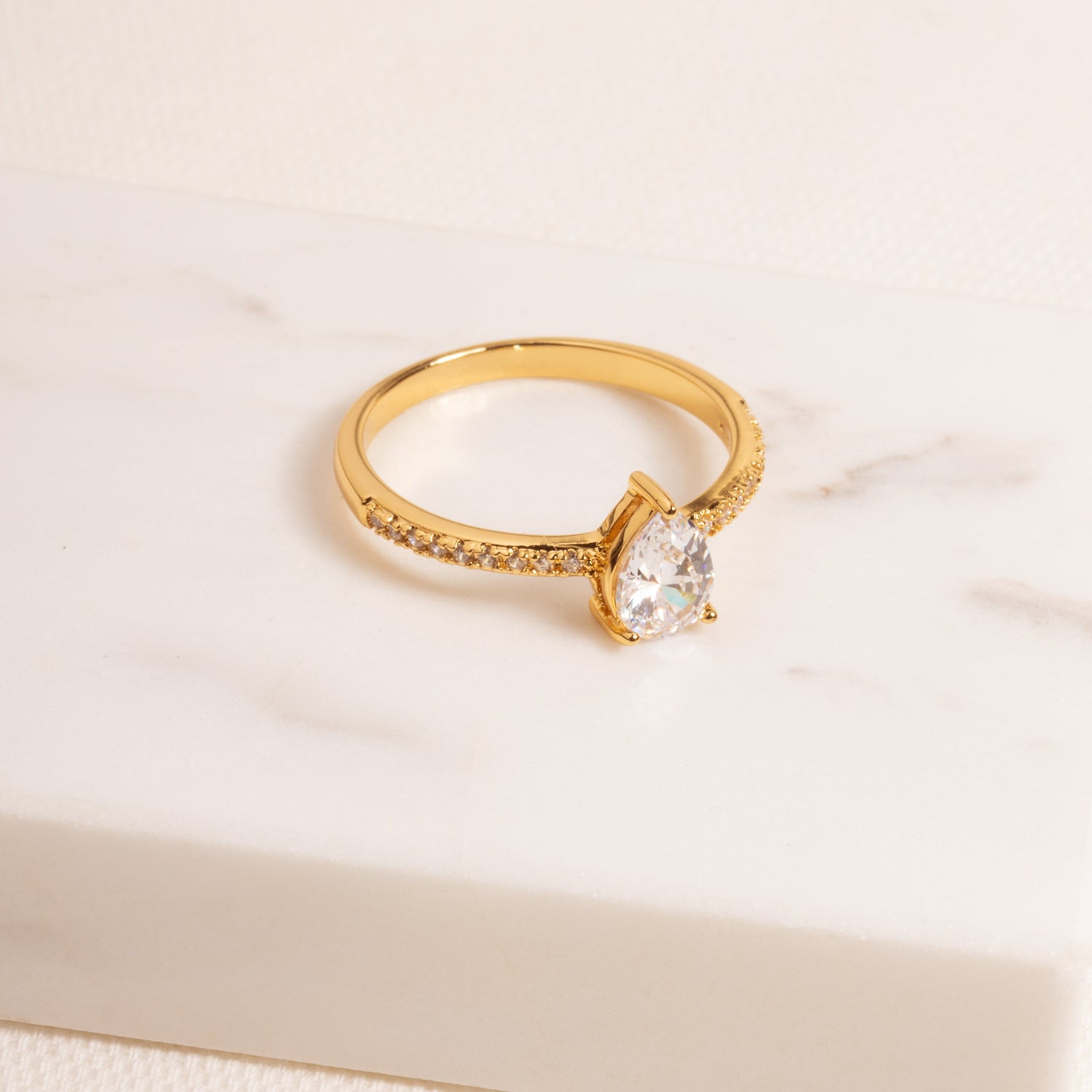 Teardrop Pave Ring Gold