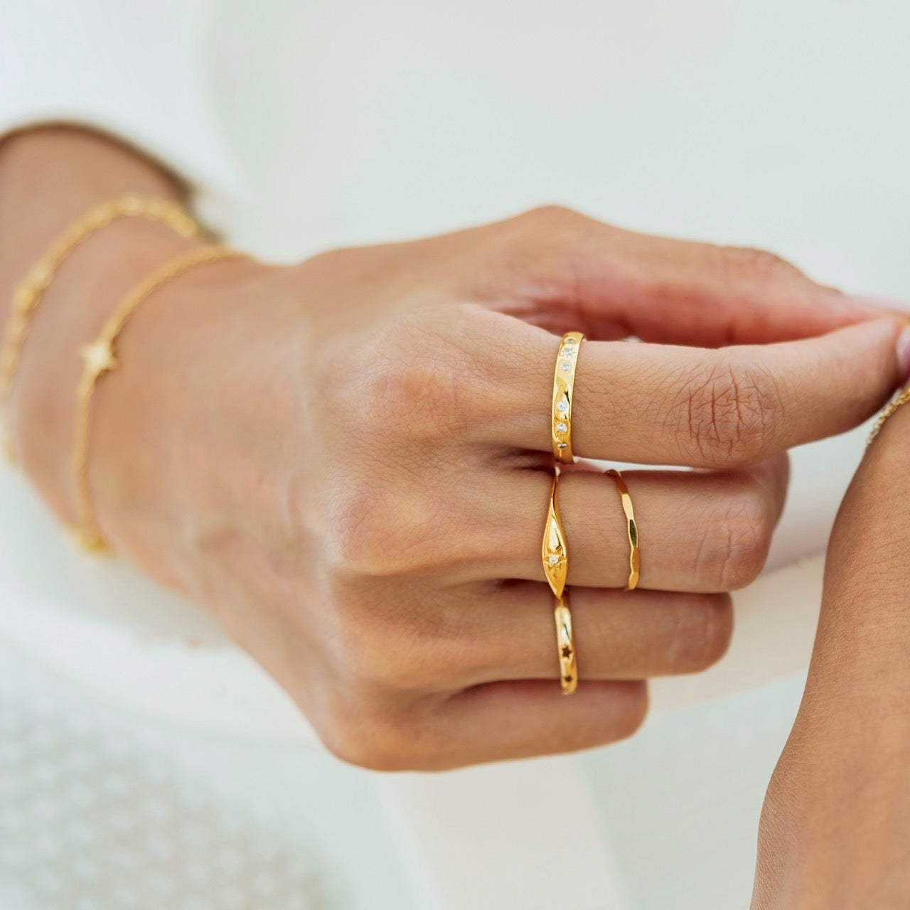 Mini Starburst Signet Ring Gold