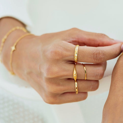 Mini Starburst Signet Ring Gold