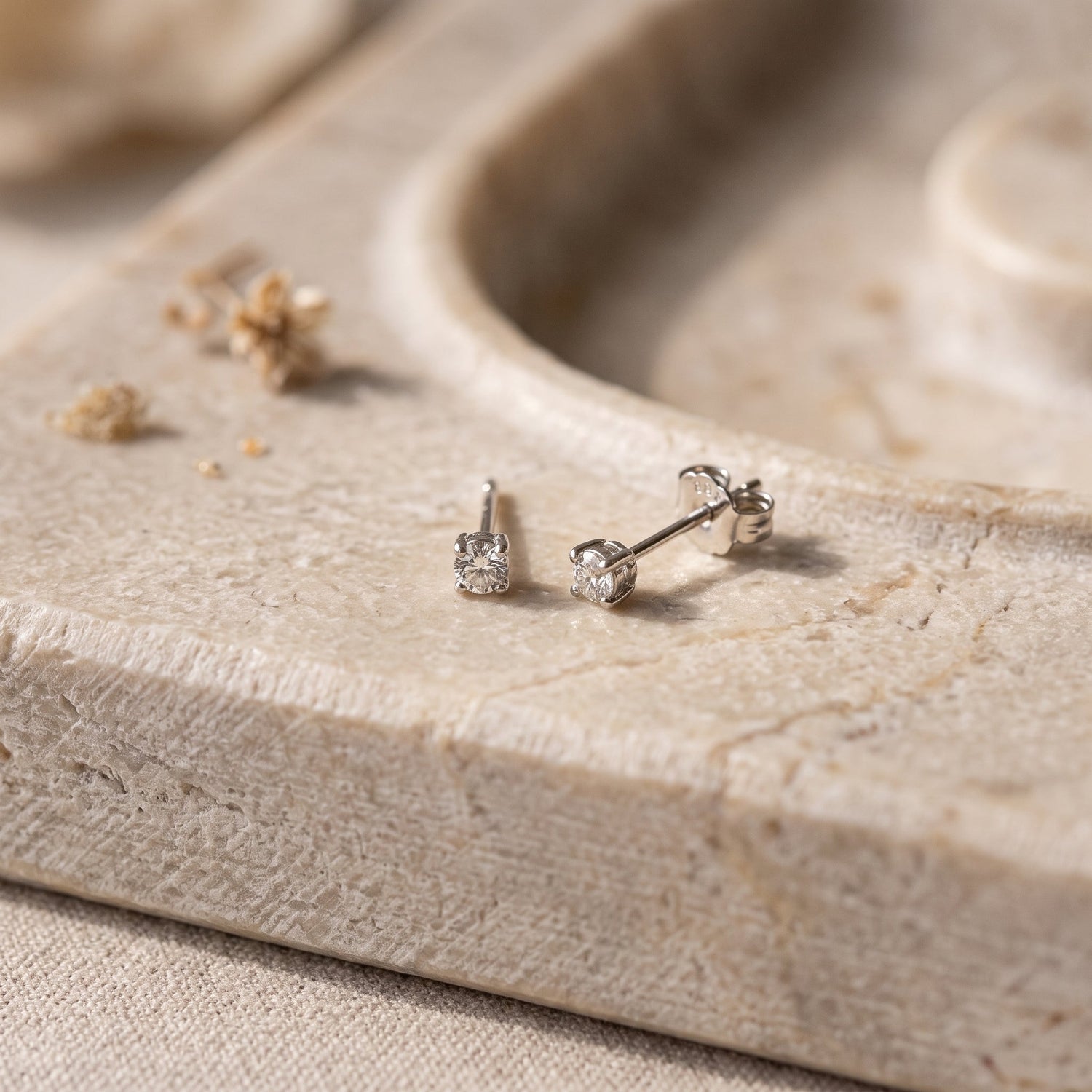 Color:White Gold