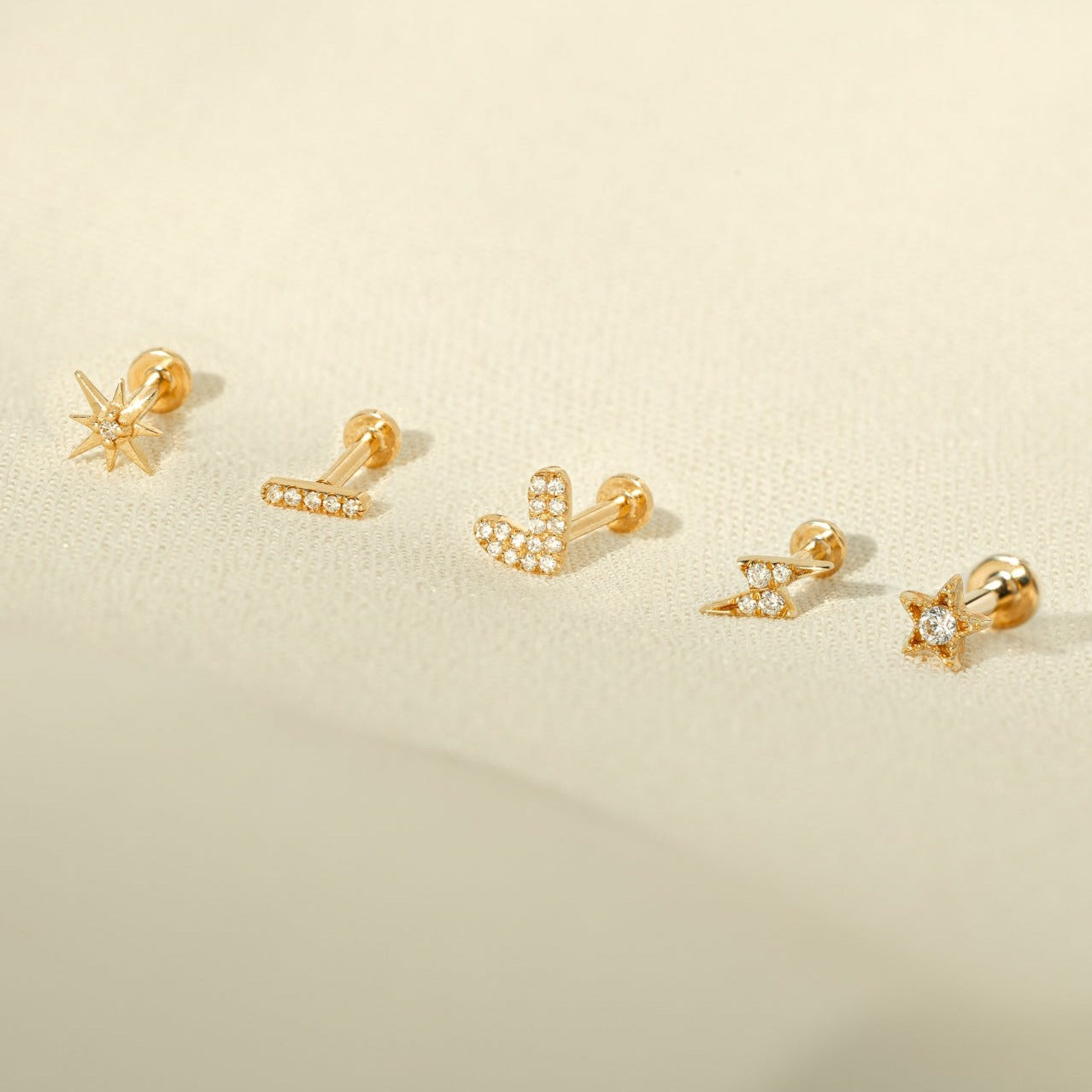 Color:Yellow Gold
Option:Single
Option:Pair