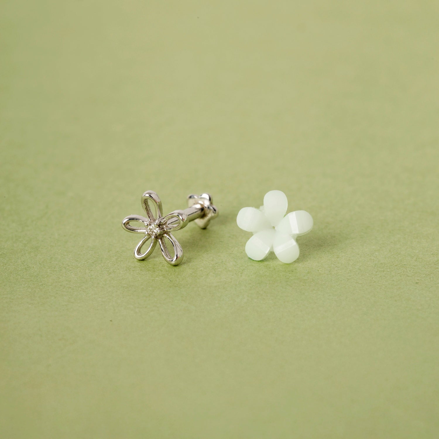 Color:White Gold
Option:Single
Option:Pair