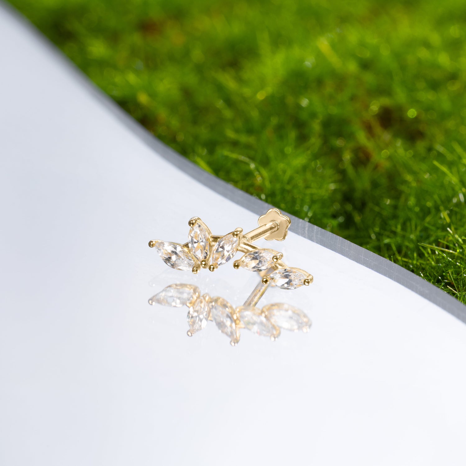 Color:Yellow Gold
Option:Single
Option:Pair