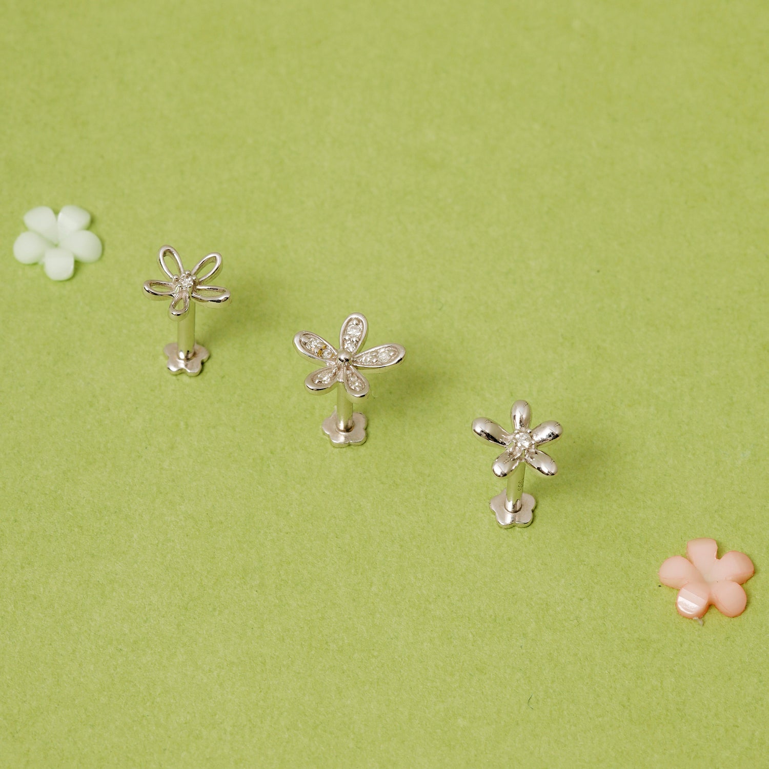 Color:White Gold
Option:Single
Option:Pair