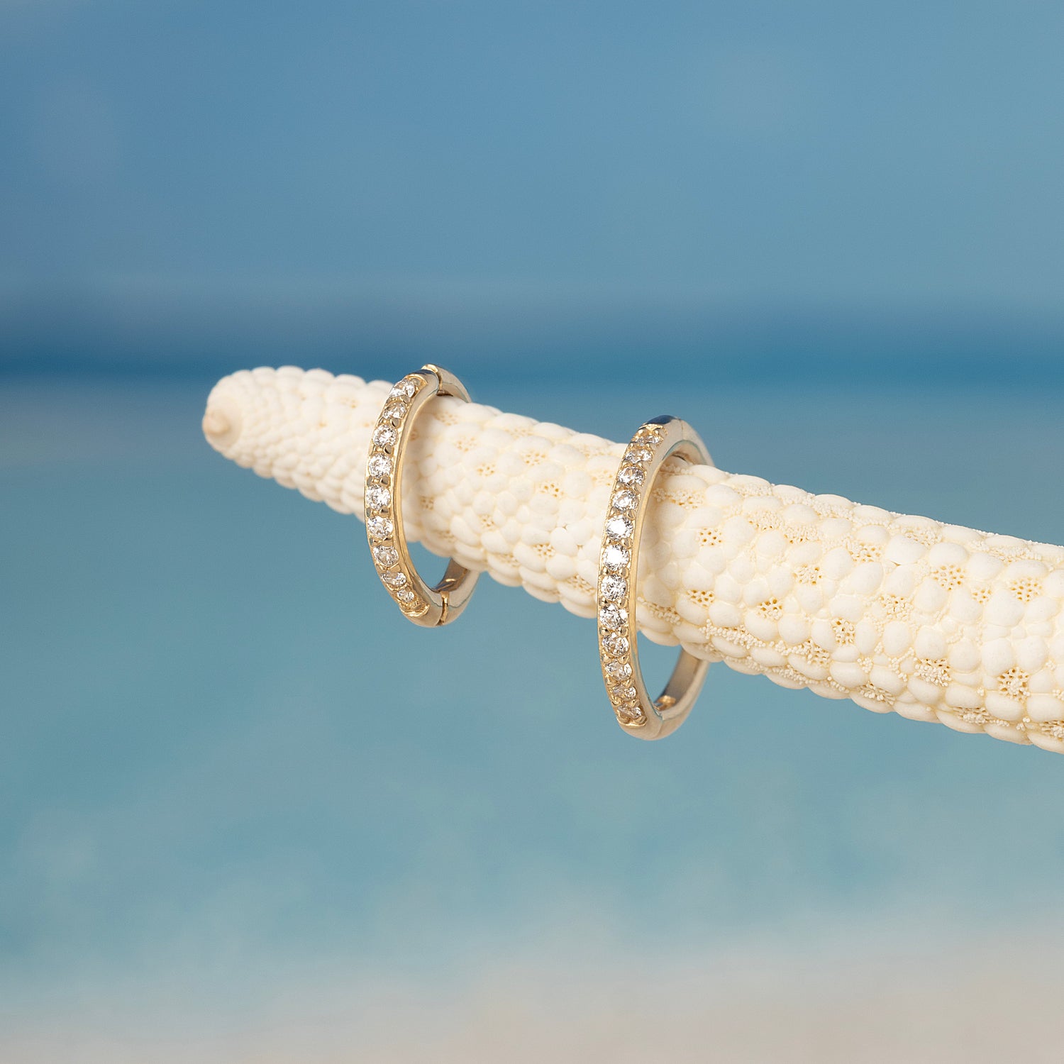 Color:Yellow Gold
Option:Single
Option:Pair