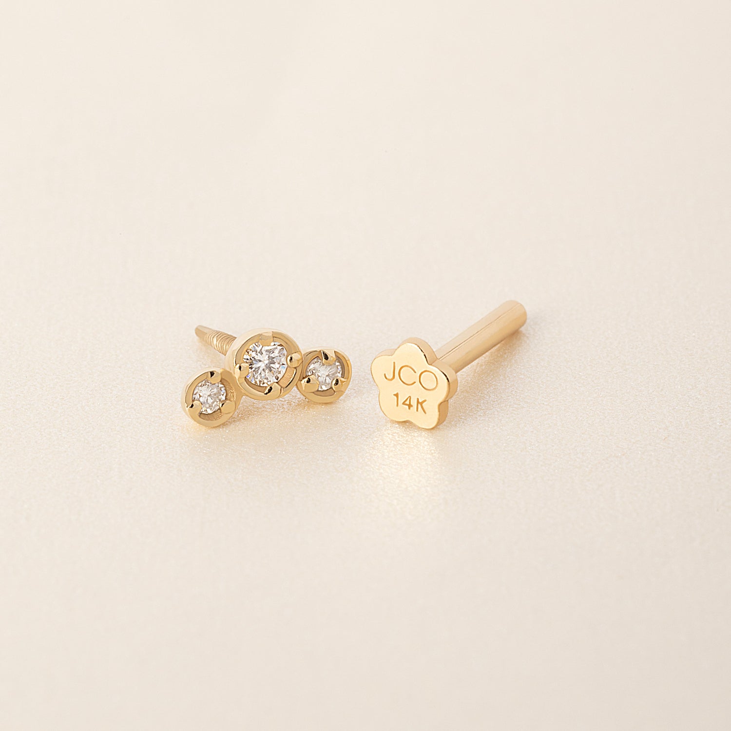 Color:Yellow Gold
Option:Single
Option:Pair