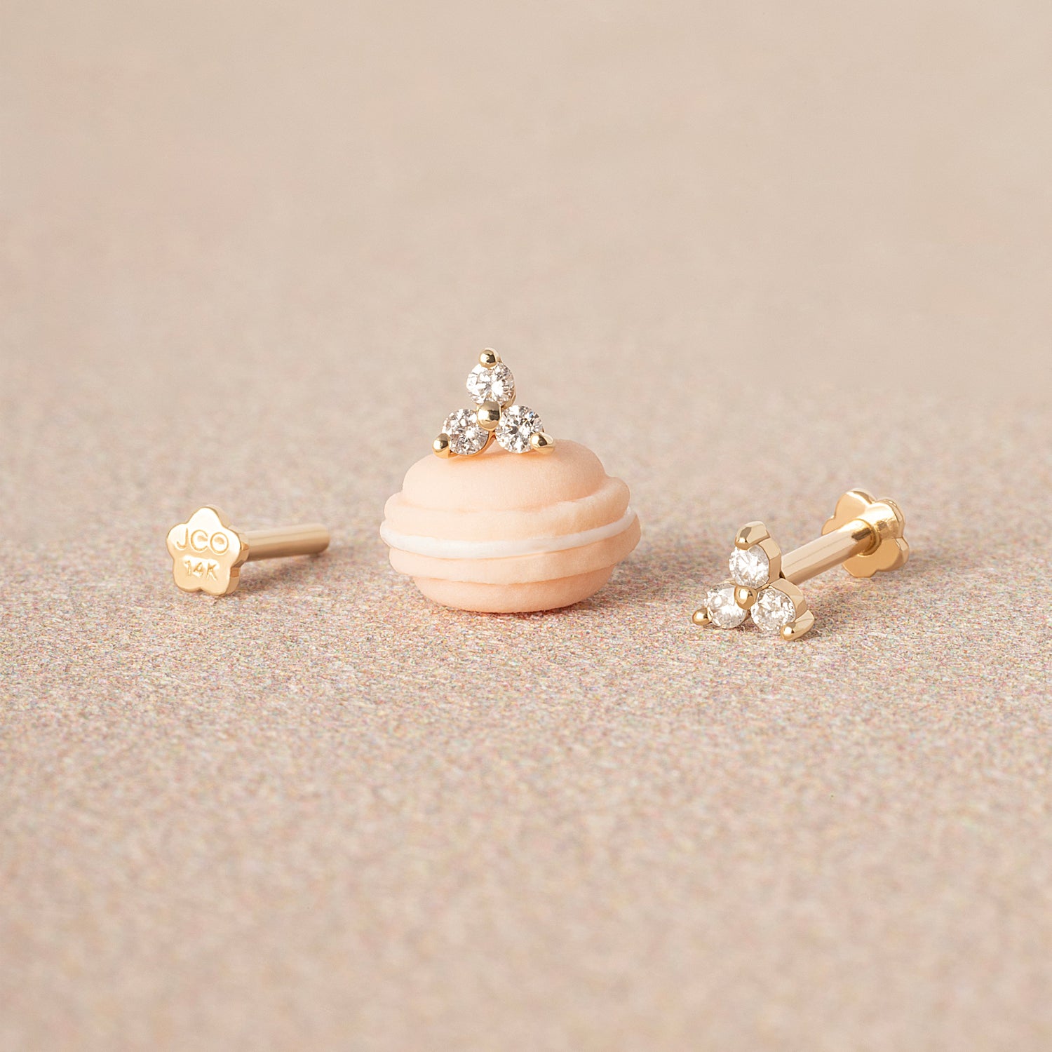 Color:Yellow Gold
Option:Single
Option:Pair