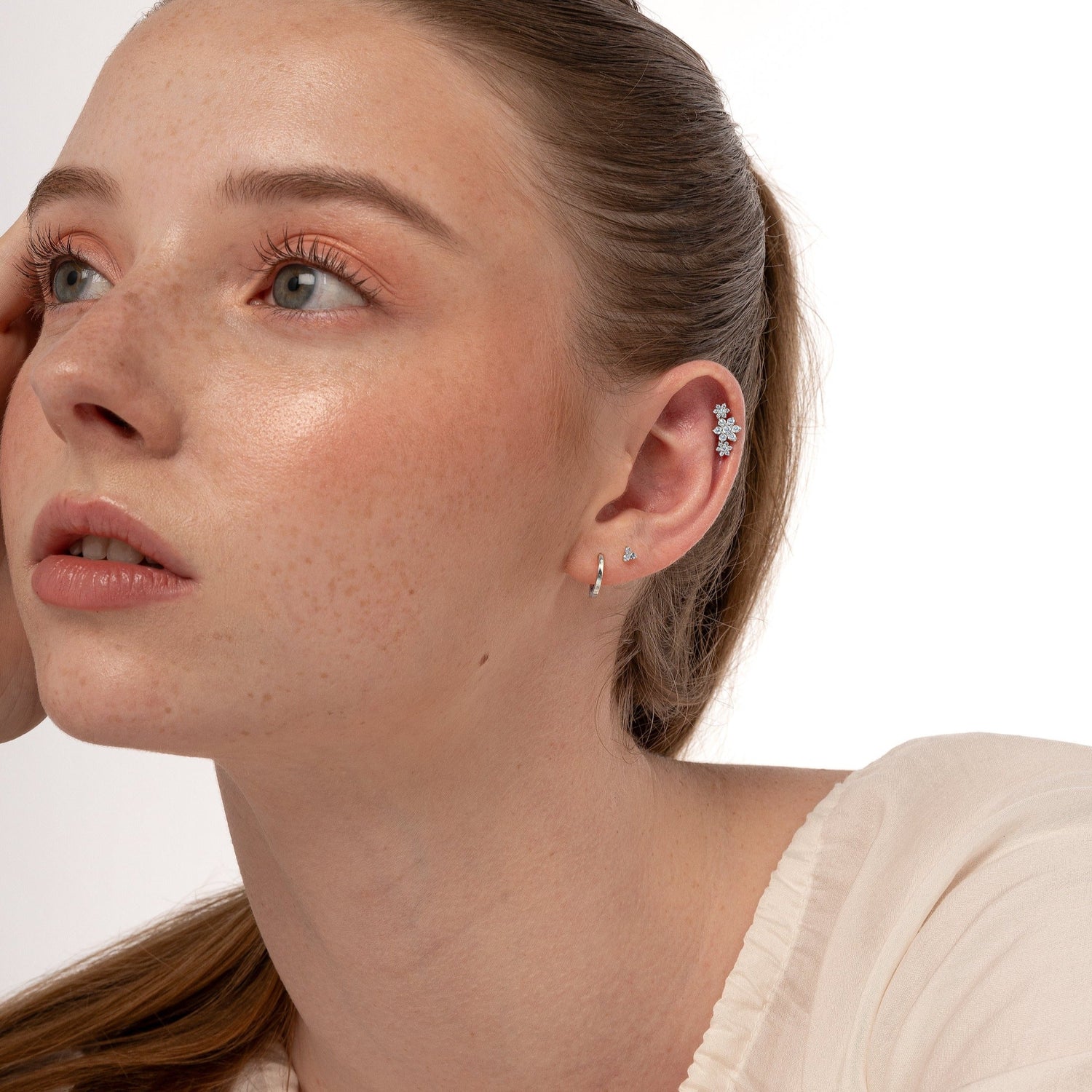 Color:White Gold
Option:Single
Option:Pair