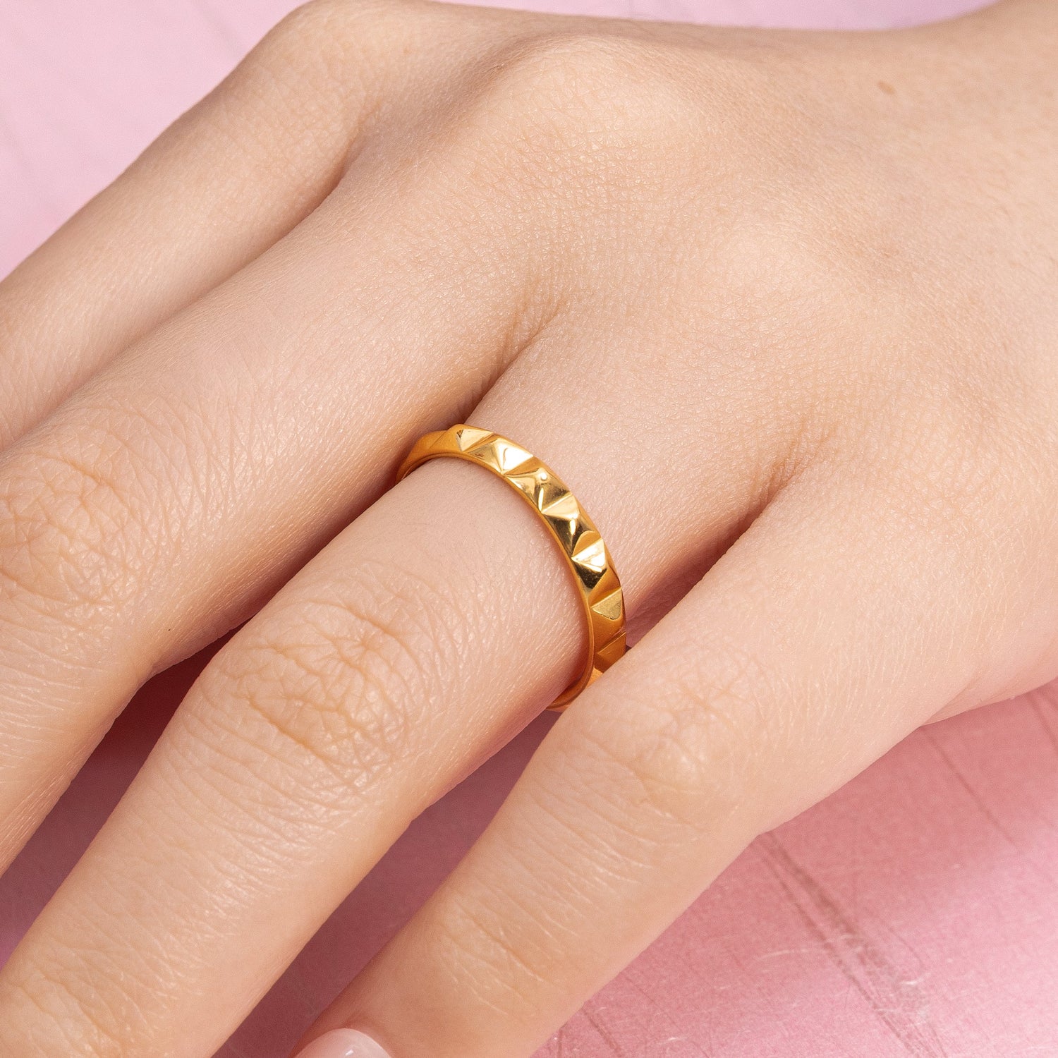 Nour Pyramid Ring Gold