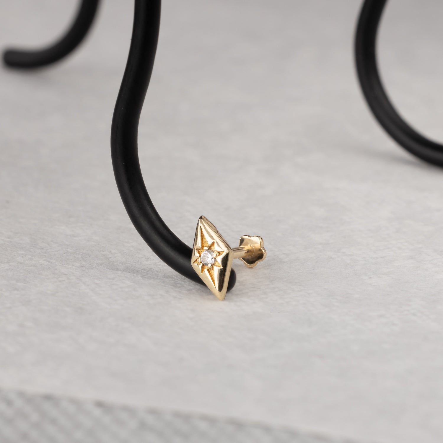 Color:Yellow Gold
Option:Single
Option:Pair