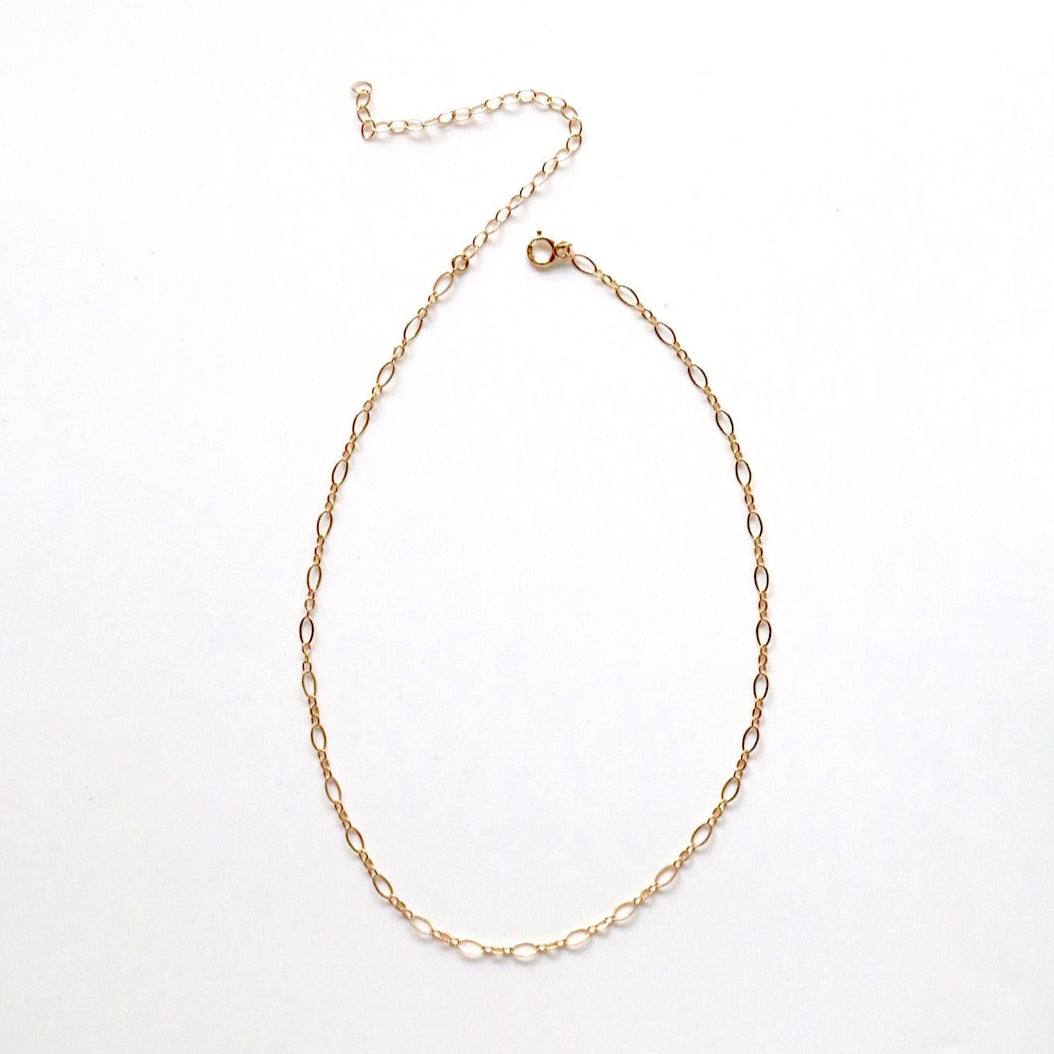 Sleek Chain Gold Choker