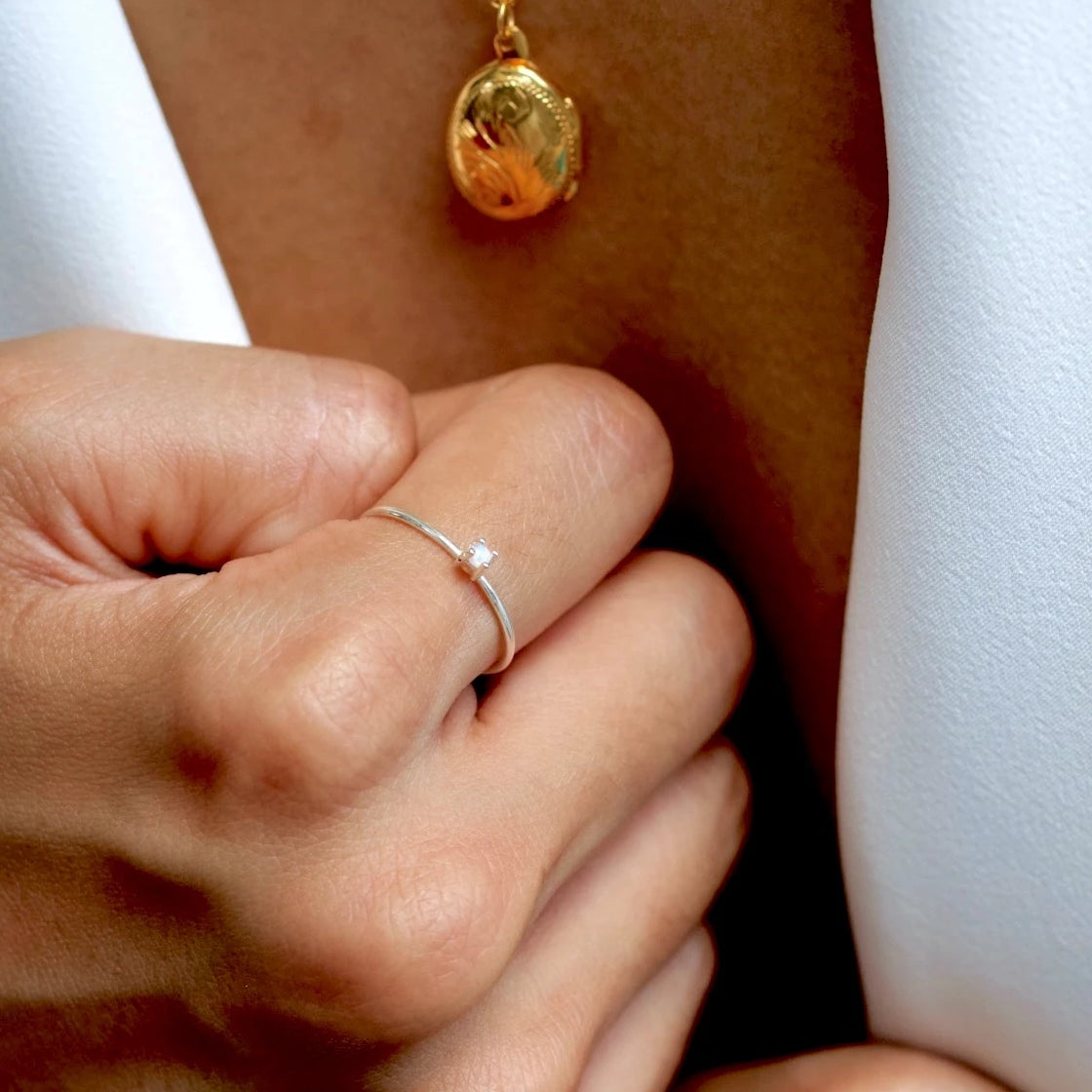 Minimal Opal Ring Silver