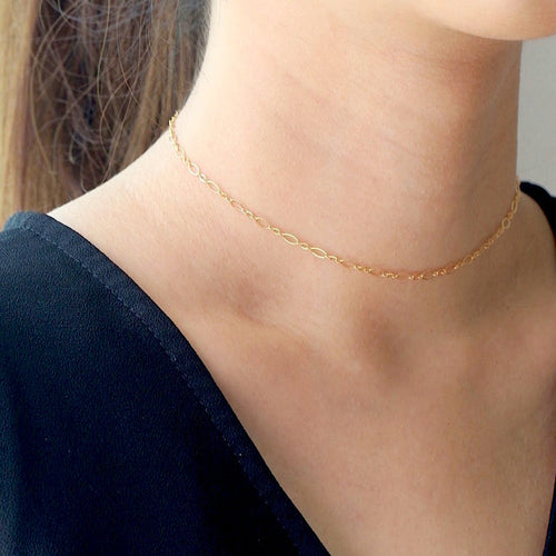 Sleek Chain Gold Choker