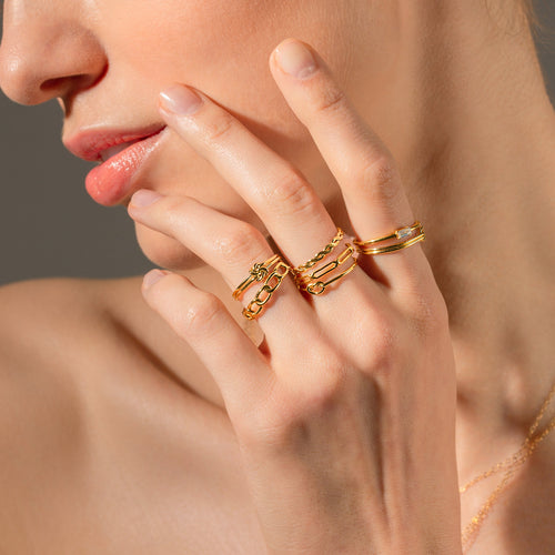 Minimal Baguette Ring Gold