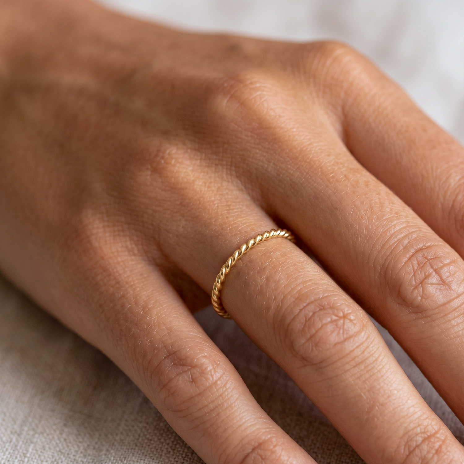Skinny Twist Ring Gold