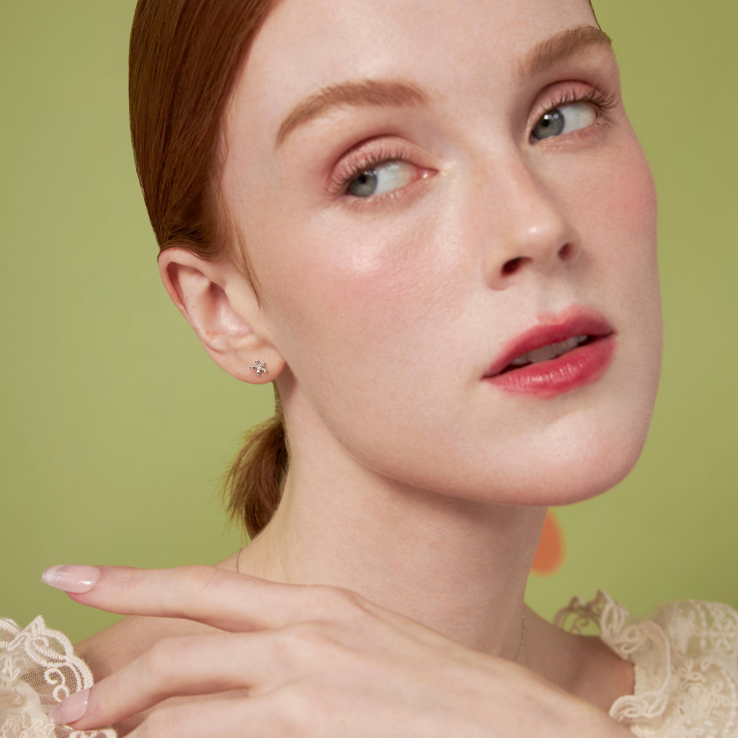 Color:White Gold
Option:Single
Option:Pair