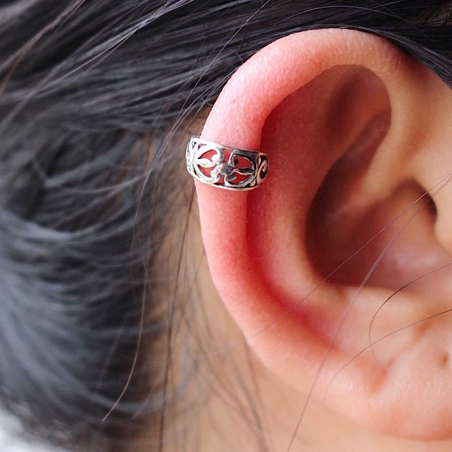 Dara Floral Ear Cuff