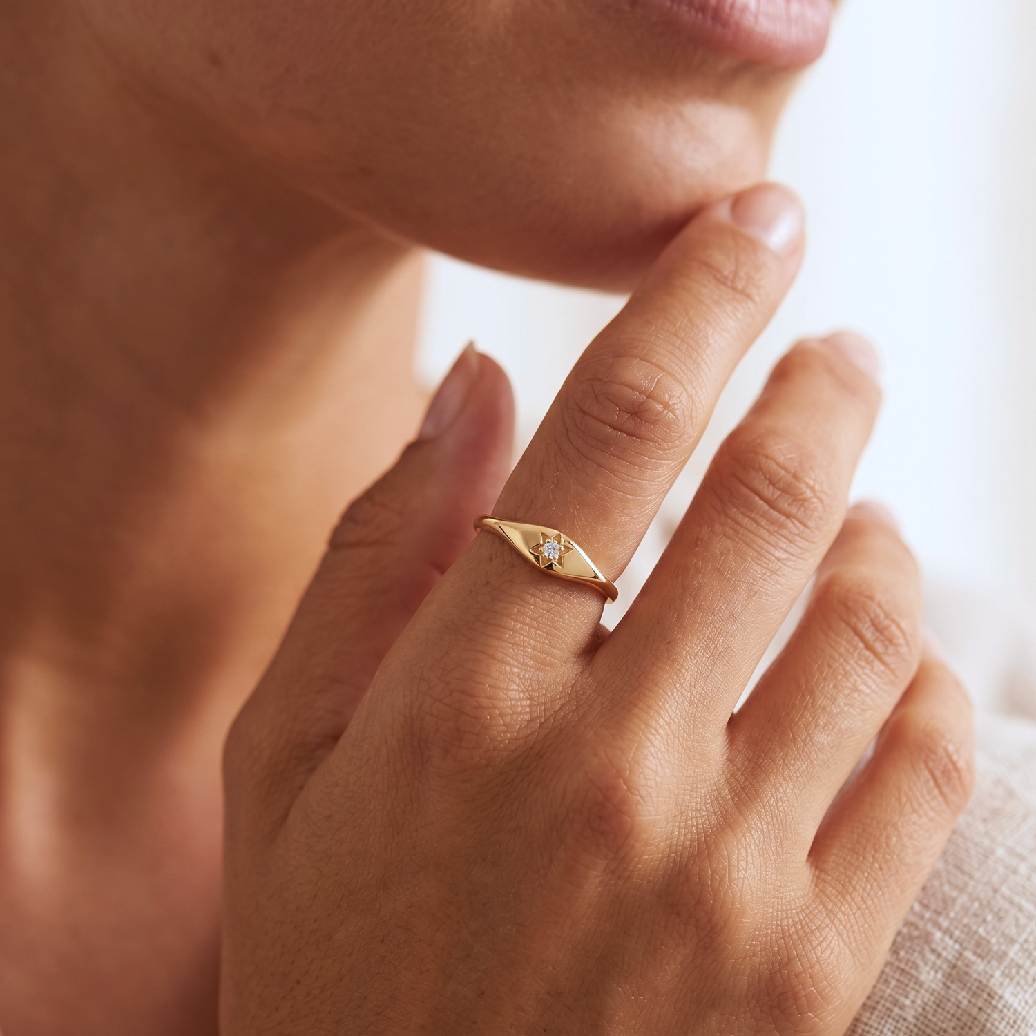 Mini Starburst Signet Ring Gold