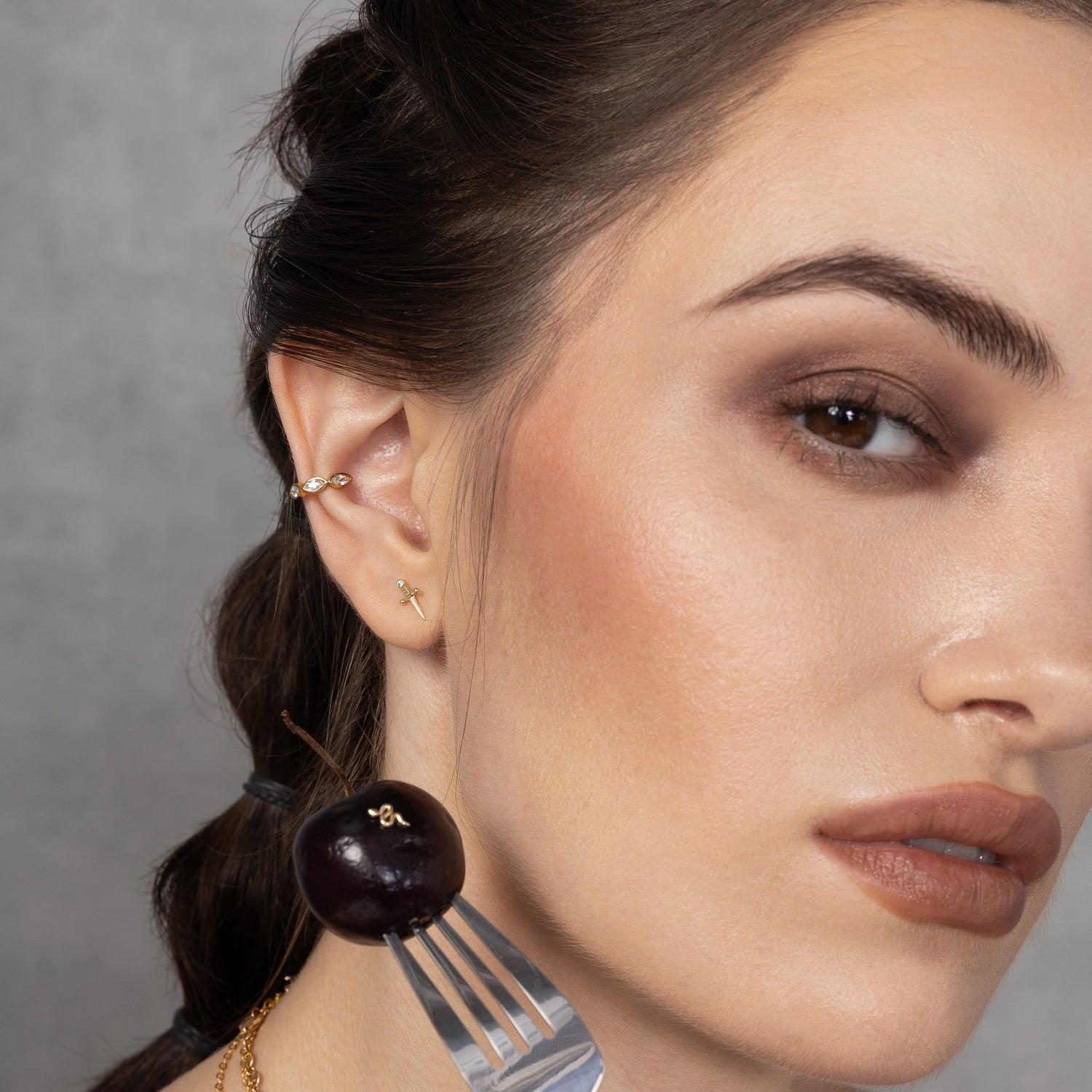 Color:Yellow Gold
Option:Single
Option:Pair