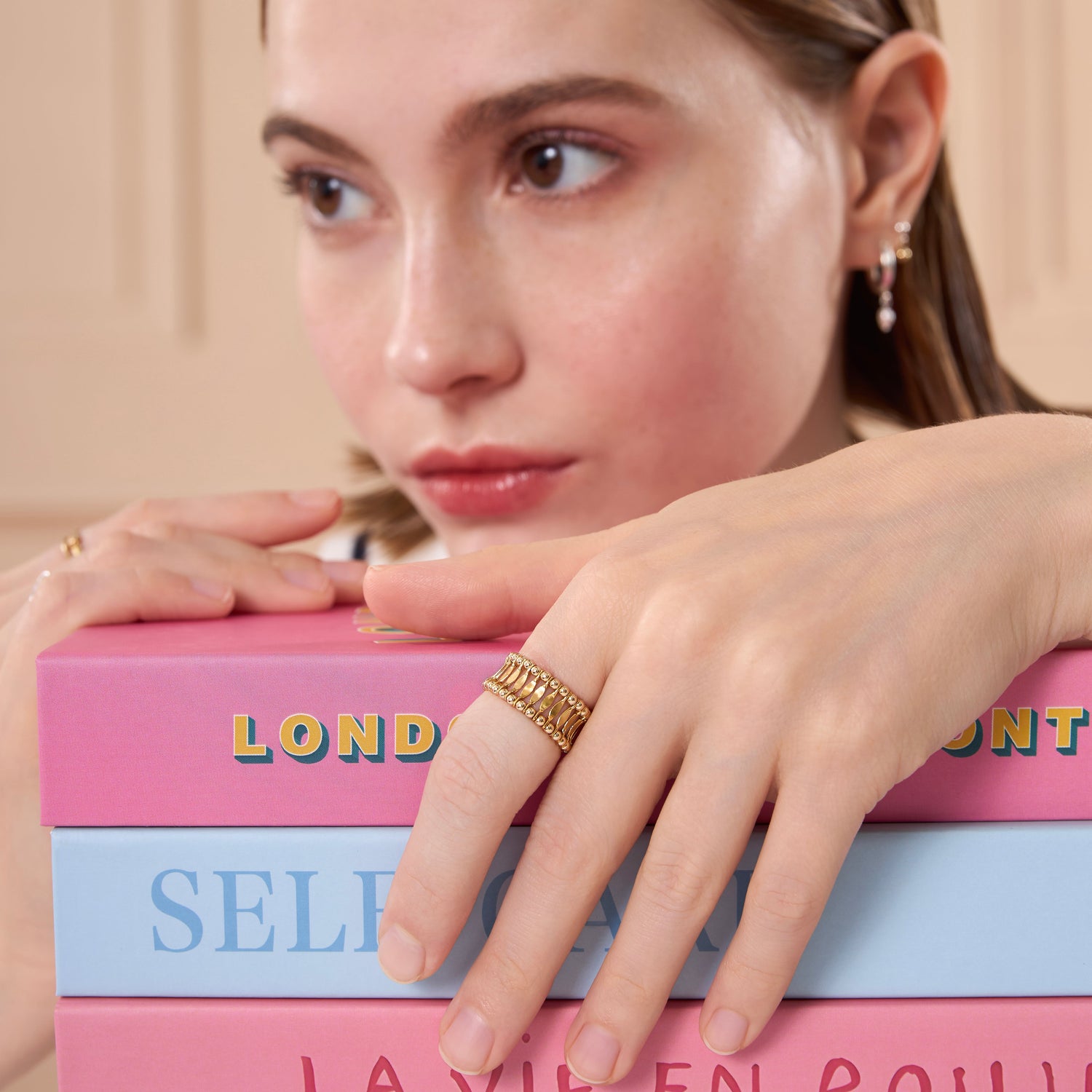 Colonnade Golden Band Ring