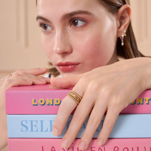 Colonnade Golden Band Ring