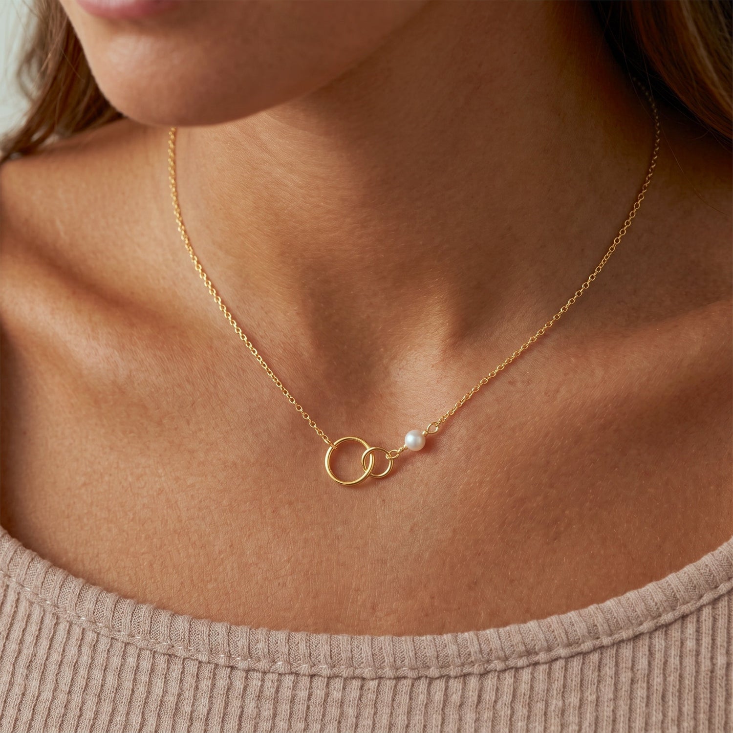 Interlocking Pearl Necklace