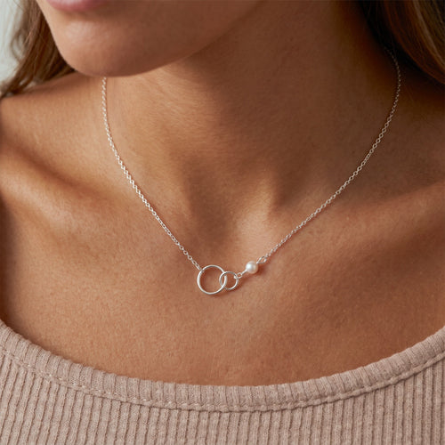 Interlocking Pearl Necklace