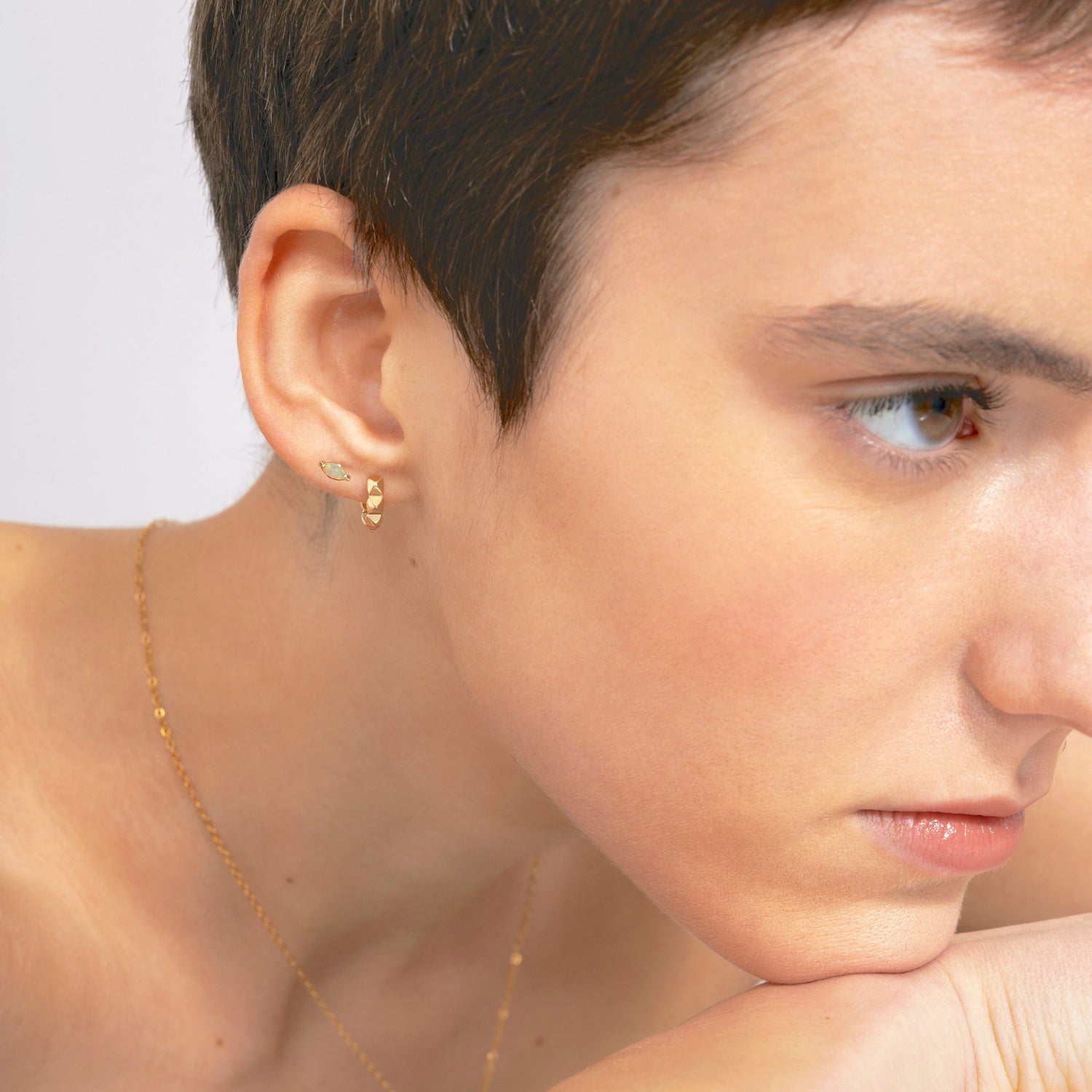 Color:Yellow Gold
Option:Single
Option:Pair