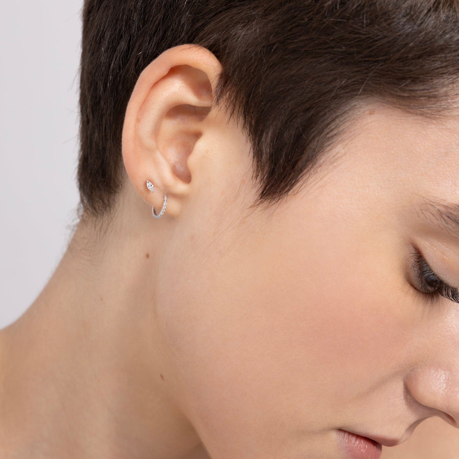 Color:White Gold
Option:Single
Option:Pair