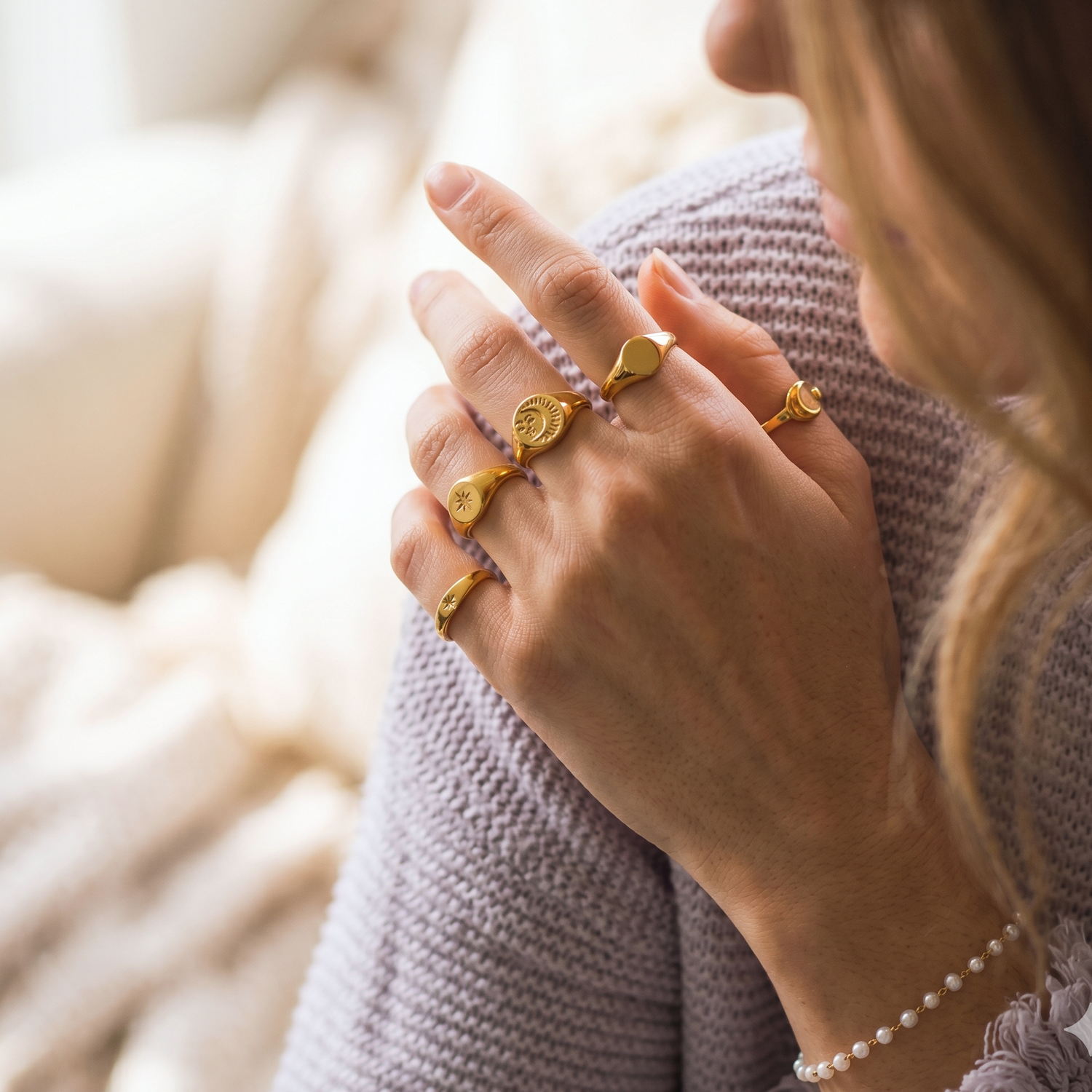 Minimal Signet Ring Gold