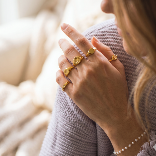 Minimal Signet Ring Gold